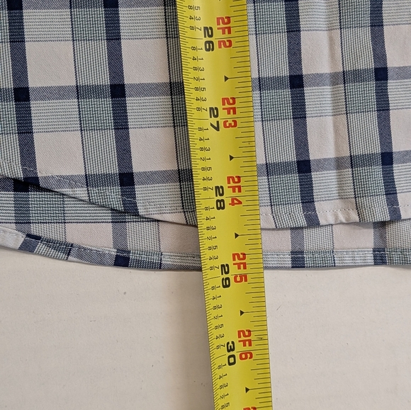 Express Fitted Performance Stretch Button Down - Picture 4 of 12